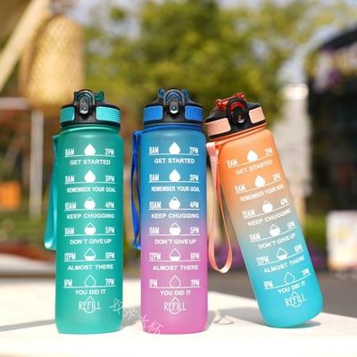 購入 ポータブル 防水 スポーツ 水瓶 32オンス 再利用可能な水瓶 モチベーションのタイムマーカーと帯 毒性のない人間化デザイン online manufacture