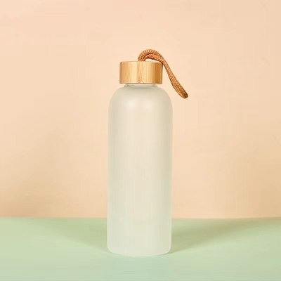 購入 プレミアム 500ml 750ml ガラスの水瓶 オーダーメイド スポーツドリンク ボトル シリコン袖 スタイリッシュで実用的な オンライン製造