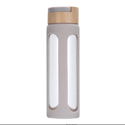 購入 パーソナライズド 550/750ml 高ボロシリケートガラス水瓶 シリコン袖と竹の蓋付き カスタムガラス飲料水瓶 清潔・維持が簡単 オンライン製造