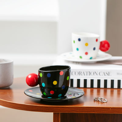 クリエイティブセラミックカップとプレート カラフル水玉模様コーヒーカップ 高い外観レベル オフィス用カップ カップルのホーム飲用カップ マグカップ