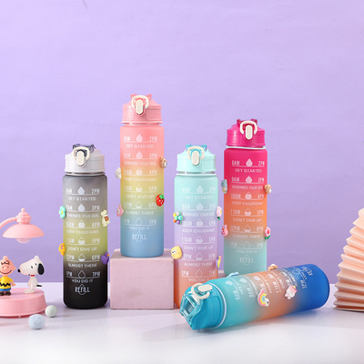 軽量 550/750/1000ML グラデント色 プラスチックのモチベーション用水瓶セット 4 Bpa 無料 携帯型 プラスチックの水瓶セット OEM ODM サービス